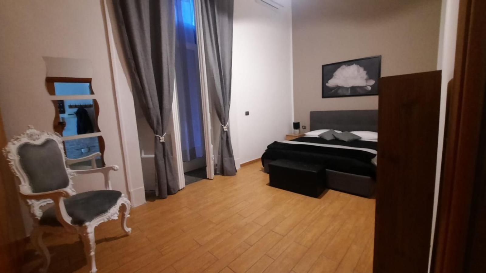 White Home Quartieri Spagnoli Naples Exterior photo